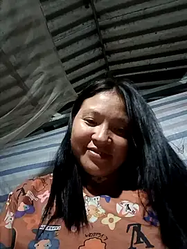 Snapshot of MuiNay chatting on October 19, 2025, 11:35 am MuiNay online show from October 19, 2025, 11:35 am