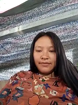 Snapshot of MuiNay chatting on October 20, 2025, 2:35 am MuiNay online show from October 20, 2025, 2:35 am