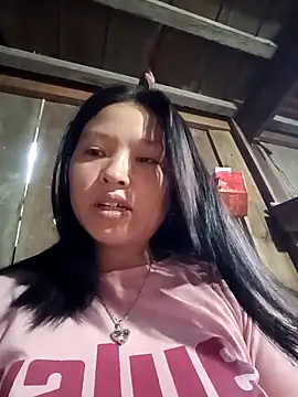 Snapshot of MuiNay chatting on October 18, 2025, 11:18 pm MuiNay online show from October 18, 2025, 11:18 pm