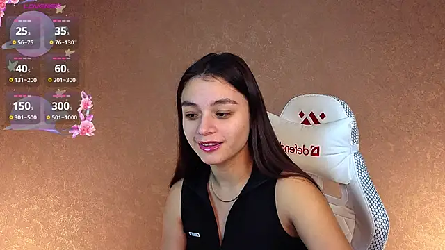 Snapshot of Leila_Hefner chatting on October 10, 2025, 2:34 am Leila Hefner online show from October 10, 2025, 2:34 am