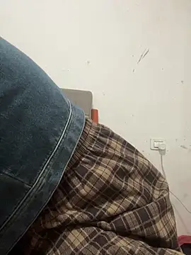 crhong666 online show from April 6, 2026, 12:28 am