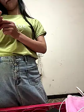 Snapshot of crhong666 chatting on October 7, 2025, 12:11 am crhong666 online show from October 7, 2025, 12:11 am