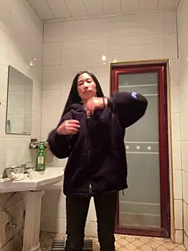 Snapshot of crhong666 chatting on December 15, 2025, 12:16 am crhong666 online show from December 15, 2025, 12:16 am