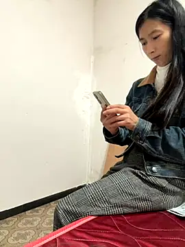 Snapshot of crhong666 chatting on October 21, 2025, 12:32 am crhong666 online show from October 21, 2025, 12:32 am