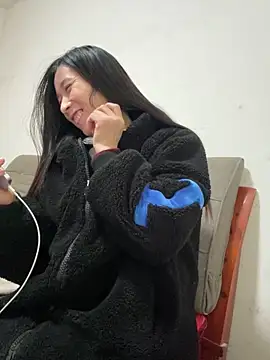 Snapshot of crhong666 chatting on December 4, 2025, 12:31 am crhong666 online show from December 4, 2025, 12:31 am