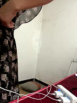 Snapshot of crhong666 chatting on October 1, 2025, 12:38 am crhong666 online show from October 1, 2025, 12:38 am