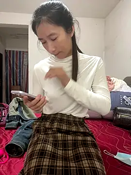 Snapshot of crhong666 chatting on November 14, 2025, 12:25 am crhong666 online show from November 14, 2025, 12:25 am