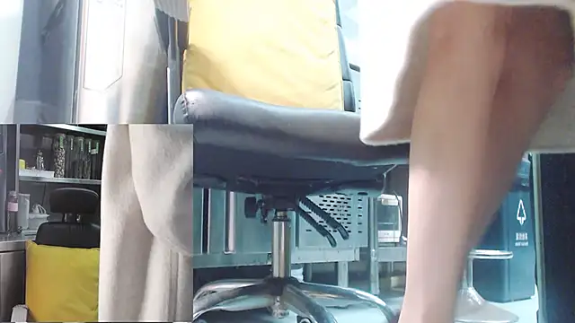 Eileen-L online show from December 2, 2025, 2:30 pm