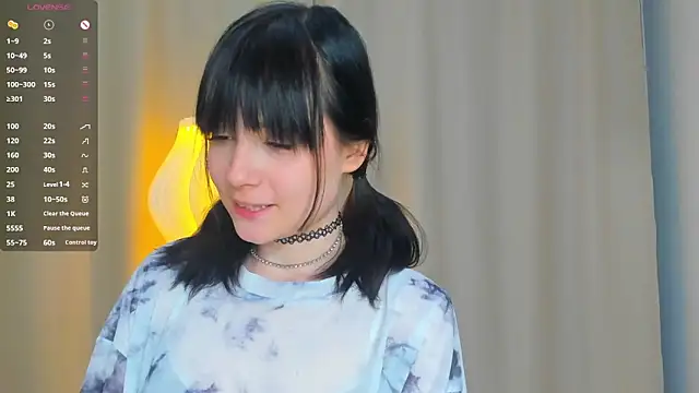 Honeey Beee online show from September 23, 2025, 7:43 pm