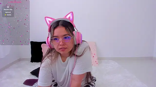 Alana Banana  online show from November 4, 2025, 1:48 pm