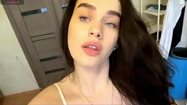 Snapshot of Quiet_luxury chatting on November 15, 2025, 9:35 am Quiet luxury online show from November 15, 2025, 9:35 am