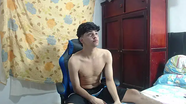 Snapshot of alice_julls chatting on June 7, 2026, 8:25 pm alice julls online show from June 7, 2026, 8:25 pm