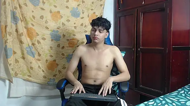 Snapshot of alice_julls chatting on June 25, 2026, 6:13 pm alice julls online show from June 25, 2026, 6:13 pm