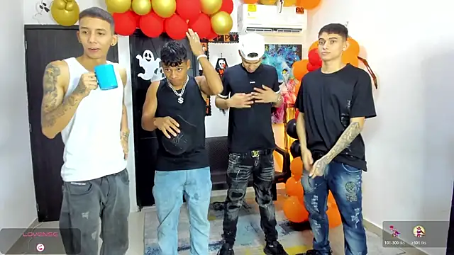 Snapshot of Playhardsex_ chatting on October 25, 2025, 11:05 pm Playhardsex online show from October 25, 2025, 11:05 pm