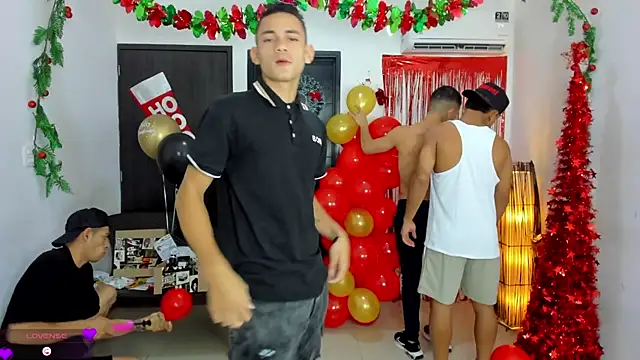 Snapshot of Playhardsex_ chatting on November 29, 2025, 11:38 pm Playhardsex online show from November 29, 2025, 11:38 pm