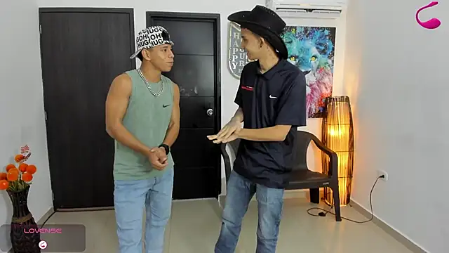 Snapshot of Playhardsex_ chatting on November 13, 2025, 10:57 pm Playhardsex online show from November 13, 2025, 10:57 pm