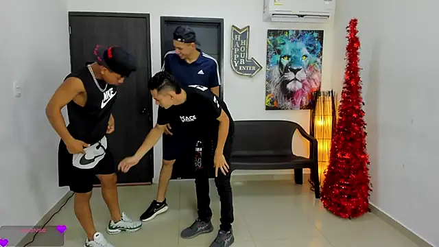 Snapshot of Playhardsex_ chatting on November 27, 2025, 11:05 pm Playhardsex online show from November 27, 2025, 11:05 pm