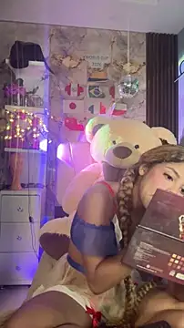 hannachris- online show from June 20, 2026, 12:59 am