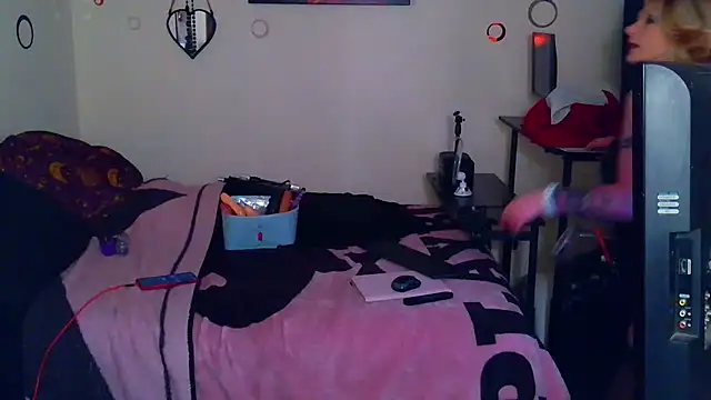 Snapshot of Sierra_Sparks chatting on October 13, 2025, 2:13 am Sierra Sparks online show from October 13, 2025, 2:13 am