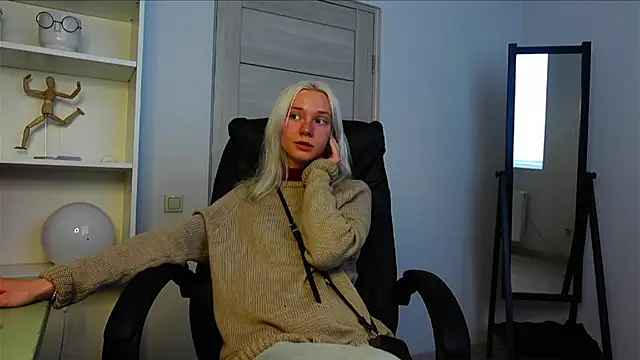 Laura Chaplin online show from September 24, 2025, 2:23 pm