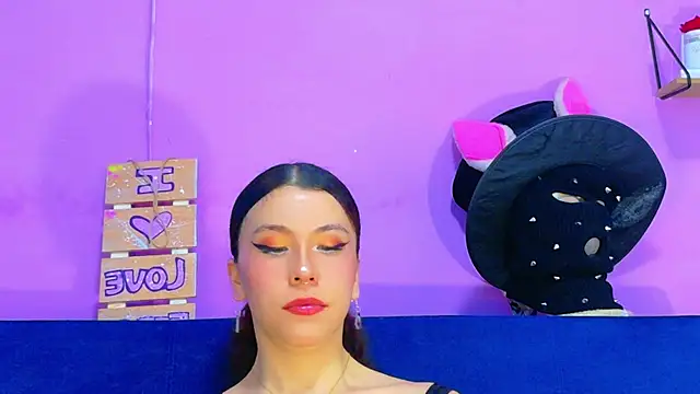 CristalRose online show from April 9, 2026, 10:16 pm