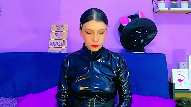 CristalRose online show from April 10, 2026, 5:42 pm