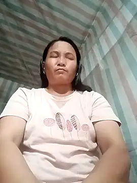 Love-Mama33 online show from October 25, 2025, 1:23 pm