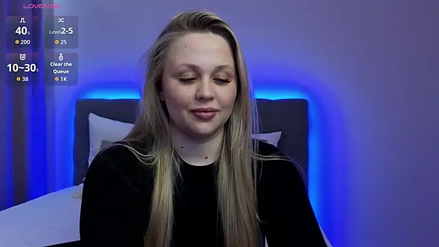 Estella Elwood online show from October 18, 2025, 4:31 pm