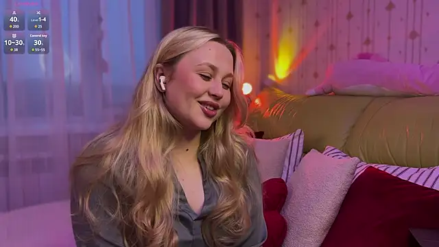 Snapshot of Estella_Elwood chatting on March 8, 2026, 12:49 am Estella Elwood online show from March 8, 2026, 12:49 am