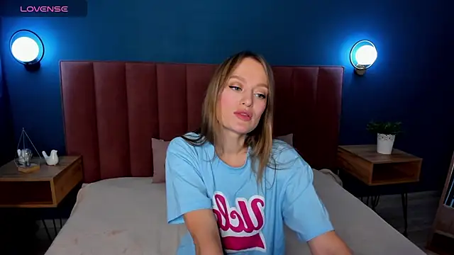 Snapshot of EvelynPoole chatting on September 18, 2025, 1:30 am EvelynPoole online show from September 18, 2025, 1:30 am