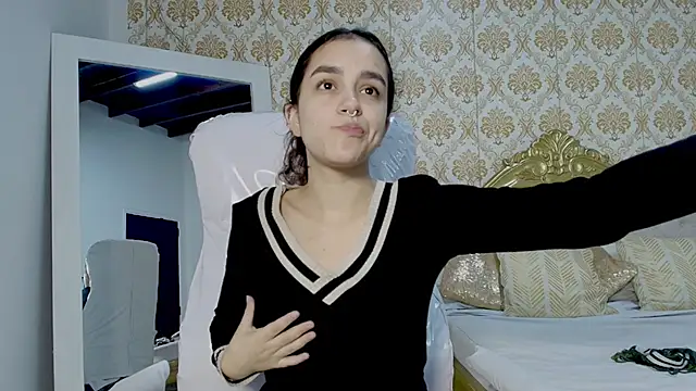 JessB  online show from October 4, 2025, 7:37 pm