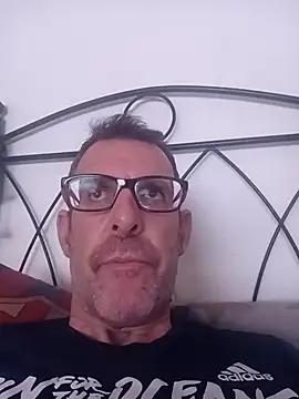 gigolobcn online show from April 12, 2026, 4:32 pm