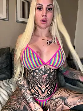 Snapshot of CoraDiamond chatting on January 8, 2026, 12:05 am CoraDiamond online show from January 8, 2026, 12:05 am