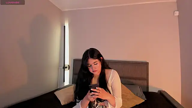 Snapshot of Emma__clark_ chatting on May 22, 2026, 8:07 pm Emma clark online show from May 22, 2026, 8:07 pm