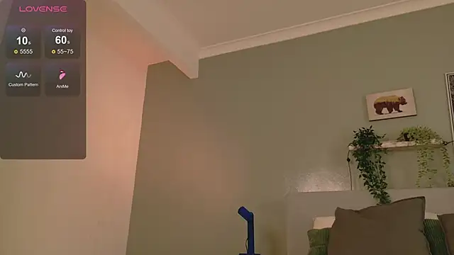 Snapshot of Nickifox__ chatting on October 10, 2025, 7:47 pm Nickifox online show from October 10, 2025, 7:47 pm