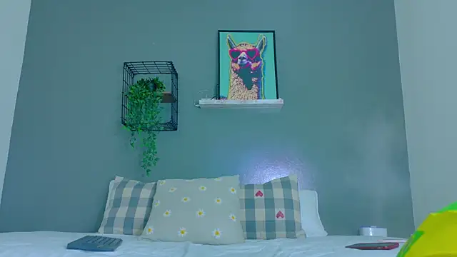 Snapshot of Nickifox__ chatting on November 17, 2025, 7:40 pm Nickifox online show from November 17, 2025, 7:40 pm