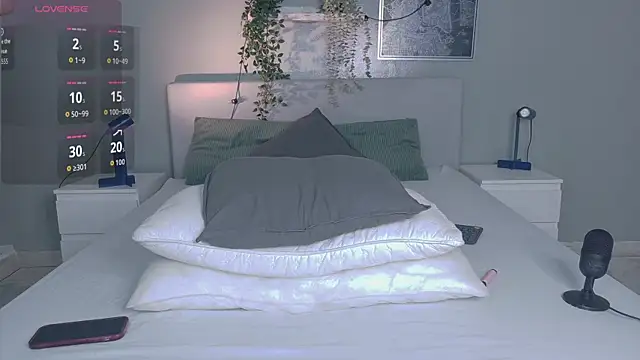 Snapshot of Nickifox__ chatting on November 27, 2025, 7:58 pm Nickifox online show from November 27, 2025, 7:58 pm