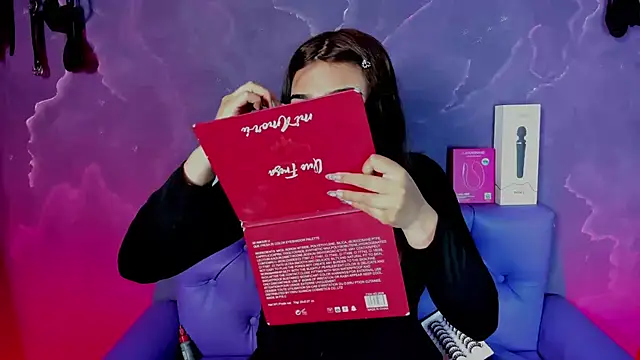 Lili milk20 online show from October 28, 2025, 7:35 pm