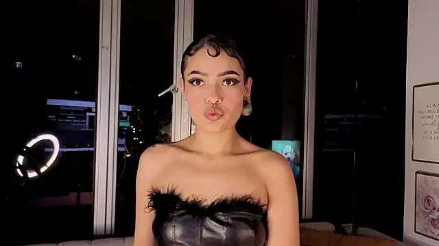 Snapshot of Cleo-smith chatting on December 3, 2025, 4:02 am Cleo-smith online show from December 3, 2025, 4:02 am