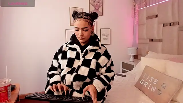 Snapshot of Cleo-smith chatting on December 18, 2025, 3:55 am Cleo-smith online show from December 18, 2025, 3:55 am