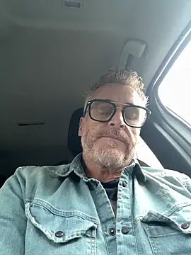 Snapshot of Axl_hot chatting on May 15, 2026, 3:43 pm Axl hot online show from May 15, 2026, 3:43 pm