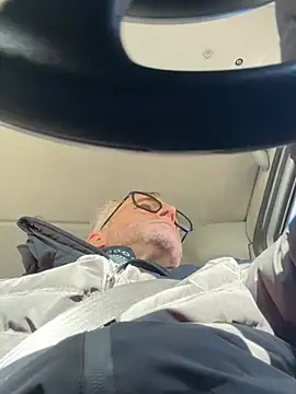 Axl hot online show from February 6, 2026, 10:11 am