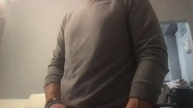 Axl hot online show from October 24, 2025, 8:08 pm