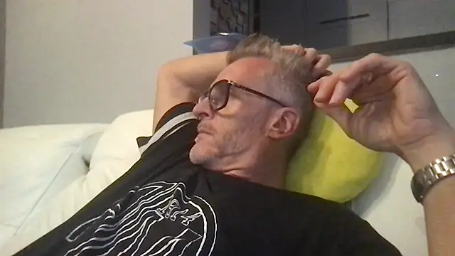 Snapshot of Axl_hot chatting on June 23, 2026, 6:50 pm Axl hot online show from June 23, 2026, 6:50 pm