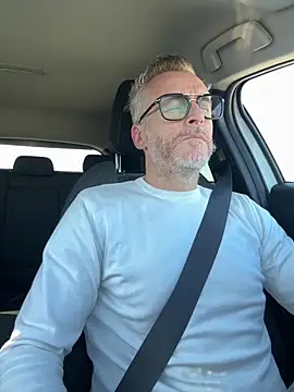 Axl hot online show from April 2, 2026, 3:19 pm