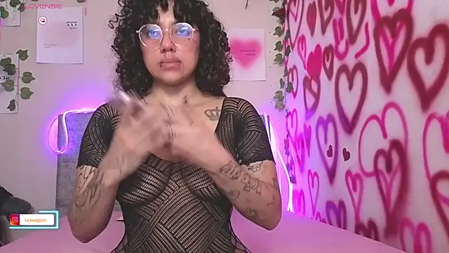 Snapshot of LuckySwagson chatting on November 9, 2025, 11:42 pm LuckySwagson online show from November 9, 2025, 11:42 pm