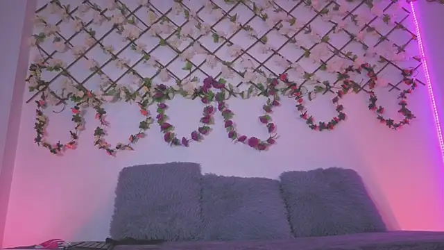 Snapshot of Lolarosesxs chatting on November 5, 2025, 5:49 pm Lolarosesxs online show from November 5, 2025, 5:49 pm