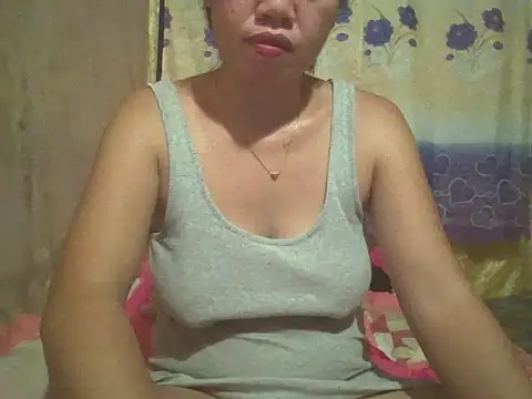 Snapshot of sexymorenal18 chatting on April 6, 2026, 10:49 am sexymorenal18 online show from April 6, 2026, 10:49 am