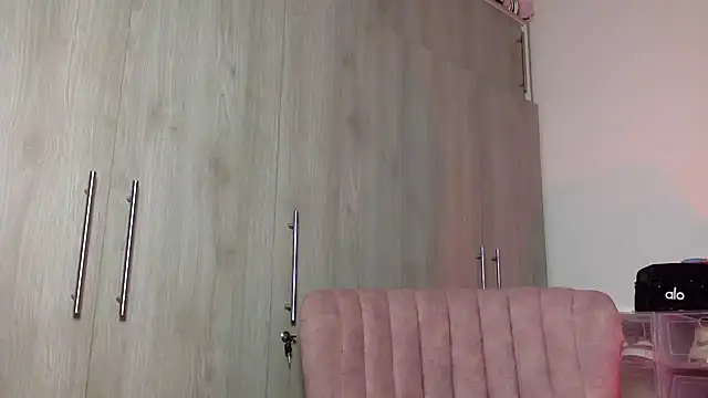 Tanit Mora online show from November 16, 2025, 1:43 am