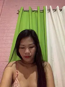 Snapshot of Cleo17 chatting on May 5, 2026, 1:47 pm Cleo17 online show from May 5, 2026, 1:47 pm